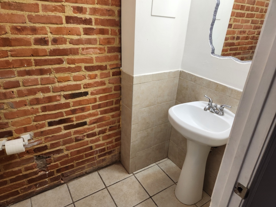 2 Bed 1.5 Bath, 3413 Mr Pleasant Ave 21224 - Image 6