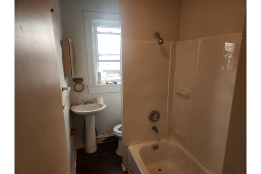 2 Bed 1 Bath, 411 North East St 21224 - Image 12