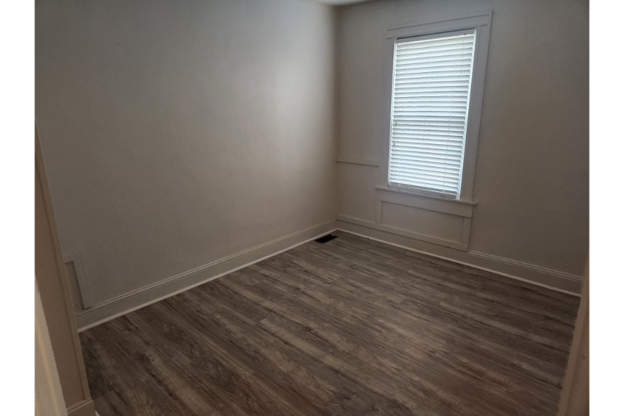 2 Bed 1 Bath, 411 North East St 21224 - Image 13