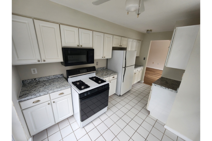 7017 Toby Ln 21209 - Image 9