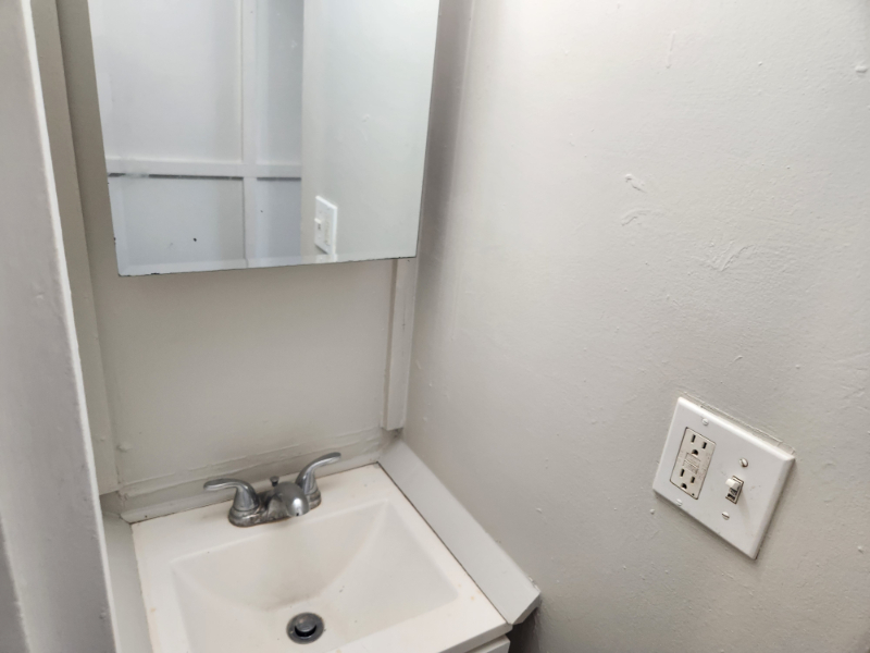 2 Bed 2 Bath, 417 N Rose St 21224 - Image 8