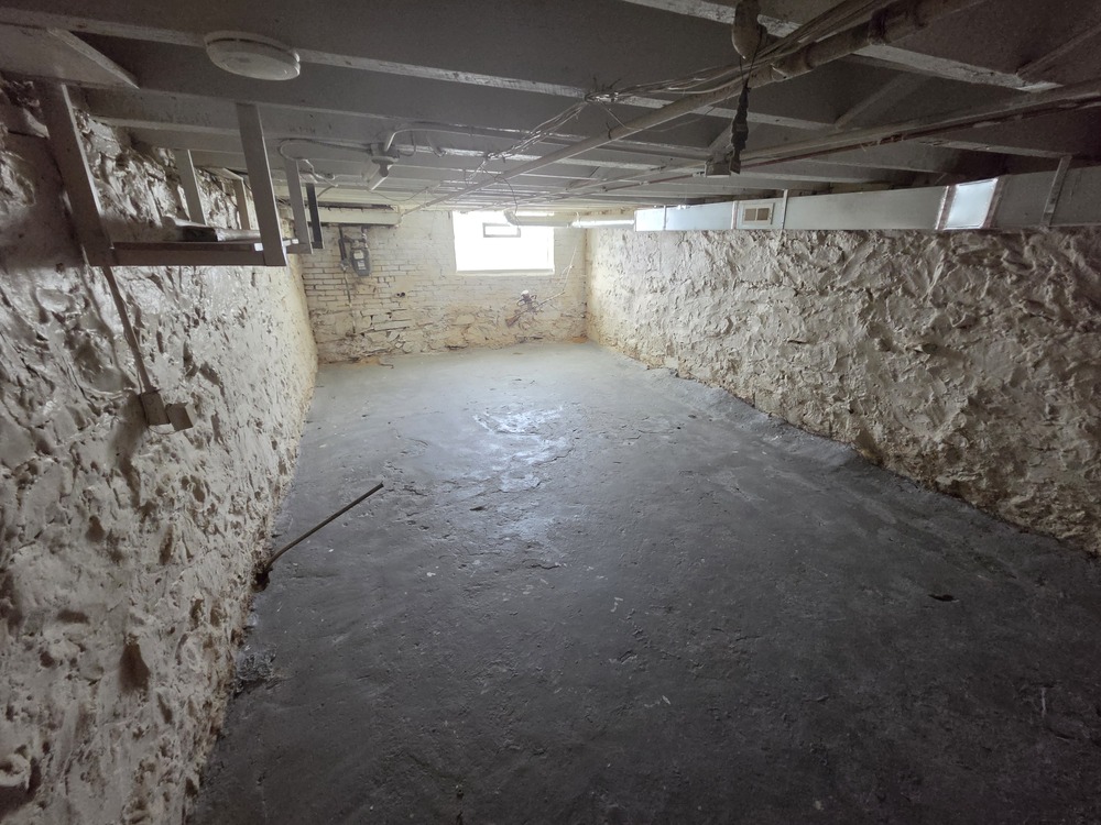 3 bed 1 Bath, 2223 W Fayette St 21223 - Image 12