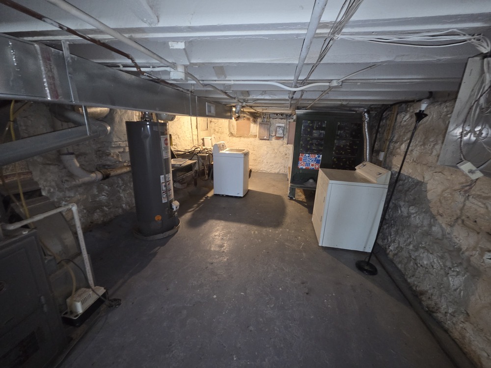 3 bed 1 Bath, 2223 W Fayette St 21223 - Image 14